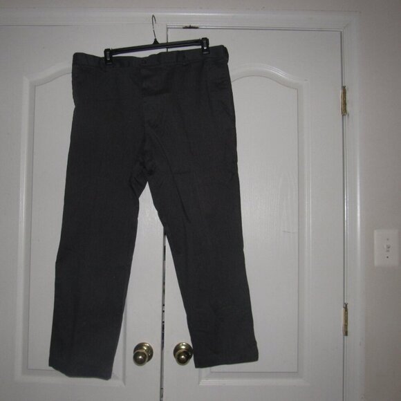NWT DOCKERS Relaxed Fit Flat Front Comfort Khaki Gray Pants Size W42 - Picture 1 of 8